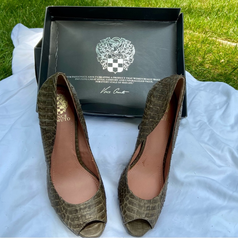 Vince Camuto Peep-Toe Platform Pumps Size 9.5 US